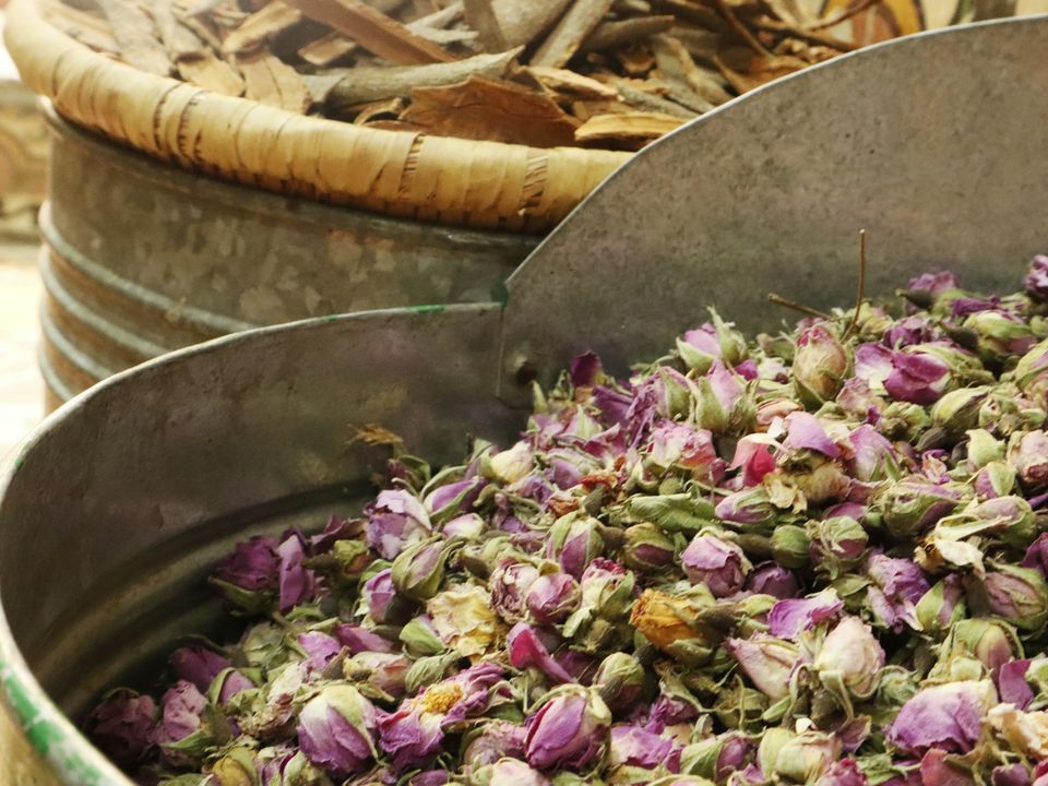Dried rose buds