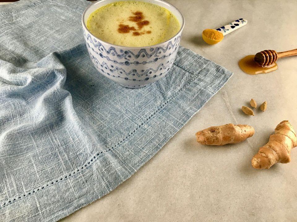 Turmeric, ginger and honey on linen